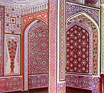 Образец мозаичных стен внутри дома богатого сарта. В окрестностях Самарканда