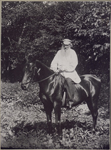 Л.Н. Толстой верхом в окрестностях Ясной Поляны. 1908 г. Фотография К.К. Буллы
