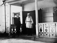 Л.Н. Толстой и К.К. Булла в Ясной Поляне. 1908 г. Фотография В.К. Буллы