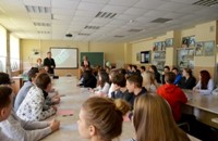 Выступает директор школы № 90 Наталья Наримановна Куприянова