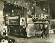 М.П. Боткин в мастерской. Фотография 1913 года. Ателье К. Буллы. © Архив семьи Энден, потомков М.П. Боткина