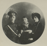 Николай Гумилев и Анна Ахматова с сыном