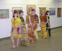Выставка ''Игры в батик''. Дефиле модной одежды от студии ''Модница''