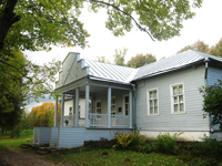 Главный дом в Любенске, где расположена часть экспозиции
