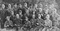 Снайперская команда 103-го пограничного полка перед отправкой на передовую. Ленинградская область. 1942 г.