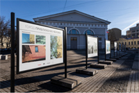 Выставка «Город-Приближение-Человек» на площади у западного фасада Манеж, 2022. Фотограф: Ирина Колпачникова