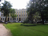 Здание, где находится Выставочный зал Ленинградской области ''Смольный''