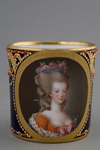 Чашка с портретом королевы Марии Антуанетты. Севрская фарфоровая мануфактура, 1782. ГМЗ «Павловск»