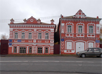Здание Порецкой народной картинной галереи (слева) и Порецкого историко-краеведческого музея (справа)