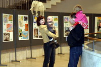Семья в музее