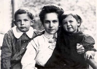 Е.П. Арбузова с детьми  Борисом и Ириной