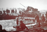 Переправа танков 23-го корпуса А.О.Акманова через водный рубеж на подступах к Будапешту. 1944