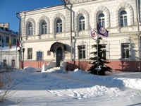 Знамя Мира и Флаг Земли над Музеем истории города Ярославля