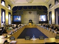 Участники круглого стола в конференц-зале юридического факультета СПбГУ