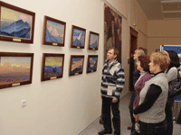 На выставке картин Н.К. Рериха и С.Н. Рериха ''Весть Красоты''. Октябрь 2010. Сызрань.