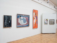экспозиция главного зала выставки ''Время собирать''. левая часть