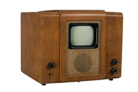 Телевизор КВН-49 с линзой (первый массовый телевизор в СССР). 1950-е гг.