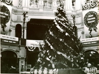 Первая Рождественская елка в ГУМе. Москва. Январь 1991 г
