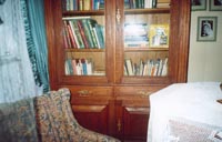  Книжный шкаф и личная библиотека поэта