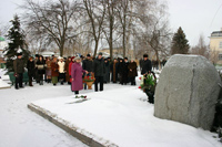 Возложение цветов к могиле М.А. Шолохова