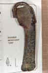 Бронзовый вислообушно-гребенчатый топор, бронзовый век