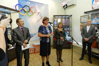 Министр культуры Саратовской области С.В. Краснощёкова открывает выставку «Саратов – Олимпиаде 2014 «О спорт, ты – мир!»