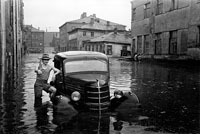 Из цикла ''Наводнение в Курсовом переулке''. Москва, май 1949.