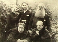 Е.П. Блаватская с соратниками