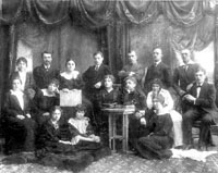 Группа выпускников драматического класса Н.В. Пальчиковой. 1914 г. 