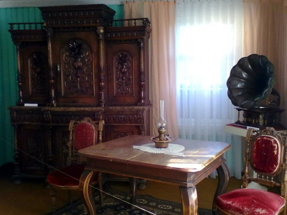 Экспозиция «Купеческая мебель. Конец 19- начала 20 вв.»