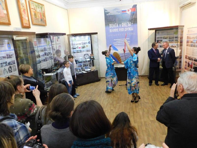 Выставка «Волга и Янцзы - великие реки дружбы»