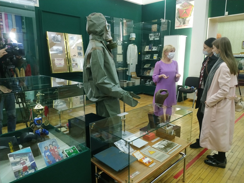 Выставка «Защитившим от атома» в Саратовском областном музее краеведения