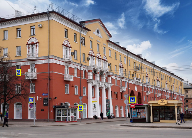 Кемеровский областной краеведческий музей, здание по адресу: пр. Советский, 55