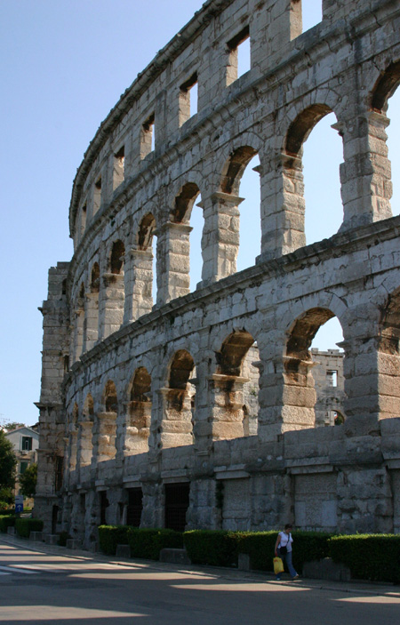 Колизей в Риме? Аrena в Пуле