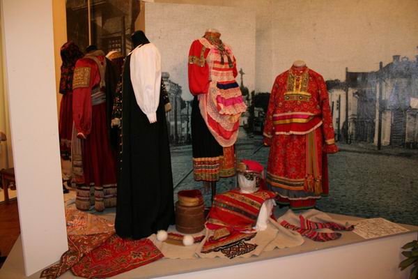 Выставка старинной крестьянской одежды 