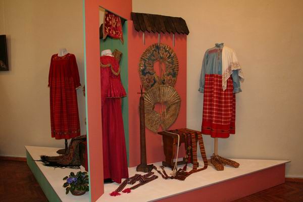 Выставка старинной крестьянской одежды 