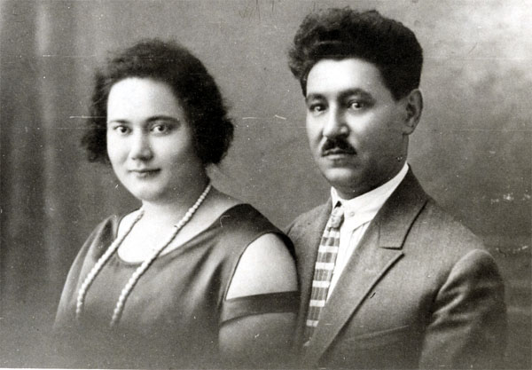 М. Галяу с женой Зайнаб. 1930-е гг.