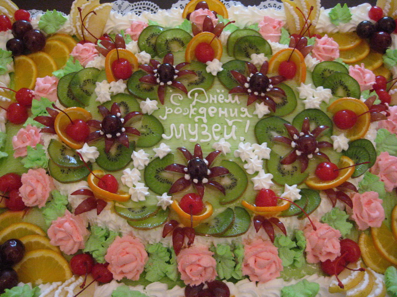 Торт, изготовленный коллективом «Хлебозавод №3» в подарок НМ РТ