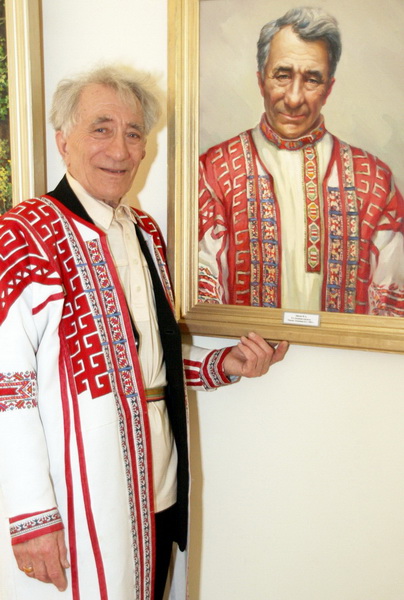 В.А.Дедушкин - у портрета, созданного Ф.А.Зиязовым