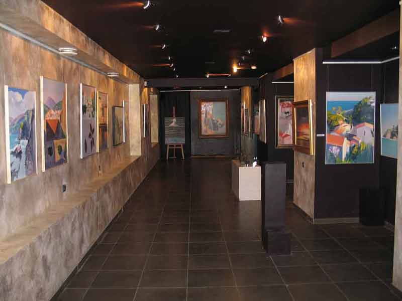 Экспозиция выставки Николая Романова 
