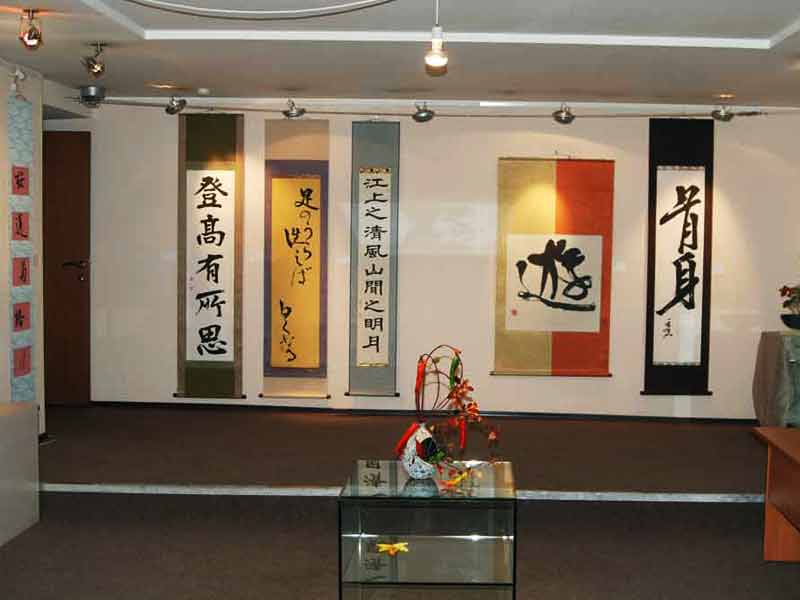 Японская каллиграфия в арт-галерее 