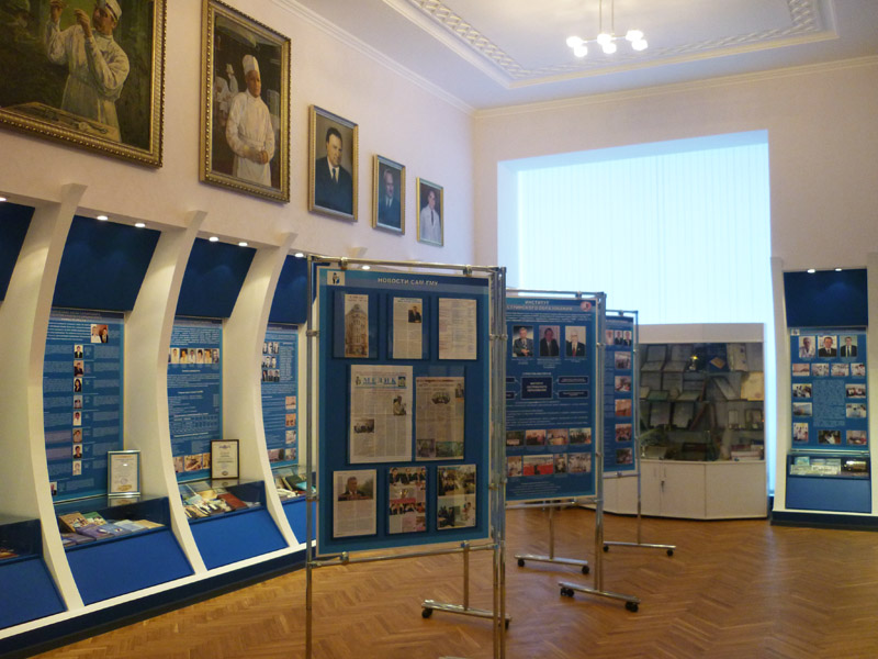 Центральная часть экспозиции музея СамГМУ