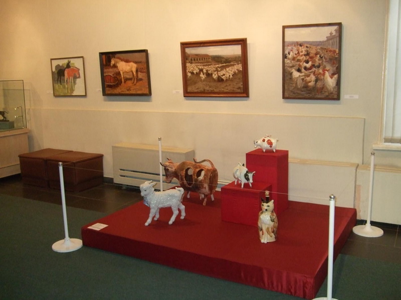 Выставка «Мир животных в мире искусства» в Сергиево-Посадском музее-заповеднике, экспозиция 1-го зала.