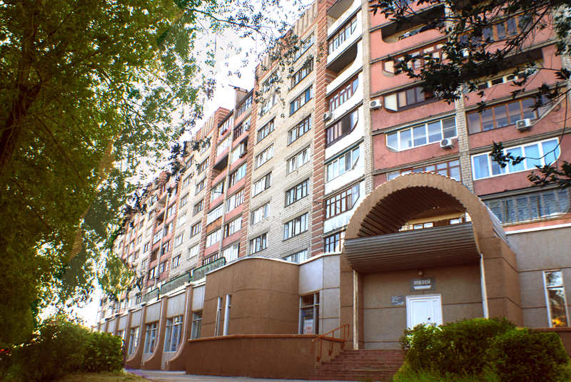 Здание, где расположен Музейно-выставочный комплекс г. Новотроицка