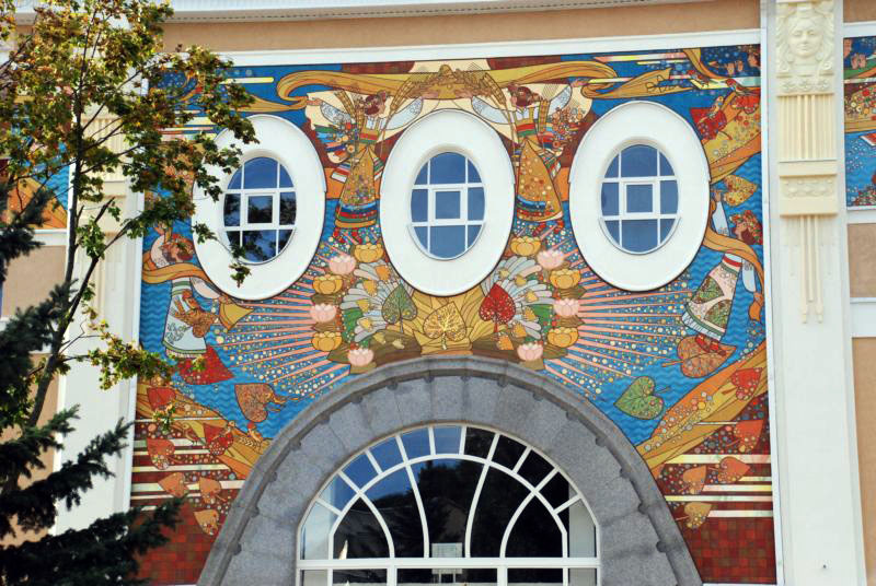 Фрагмент росписи фасада
