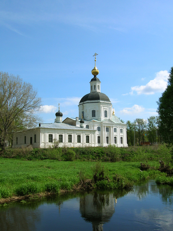 Богородицкий храм, в приделе которого расположен Вяземский историко-краеведческий музей
