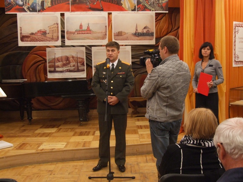 Выставка «80 лет гражданской обороны» в Саратовском областном музее краеведения