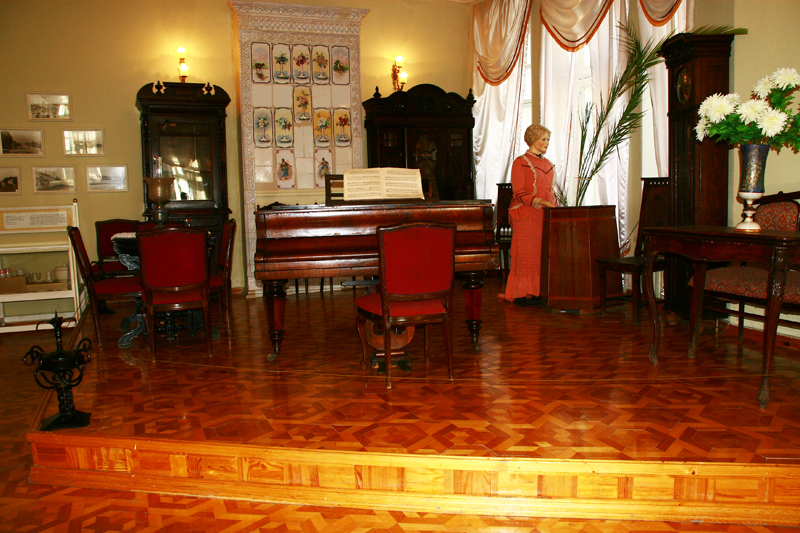 Экспозиция зала XIX века