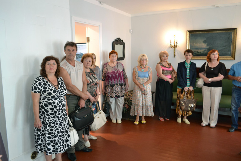 Посетители мемориальной комнаты И.С. Никитина