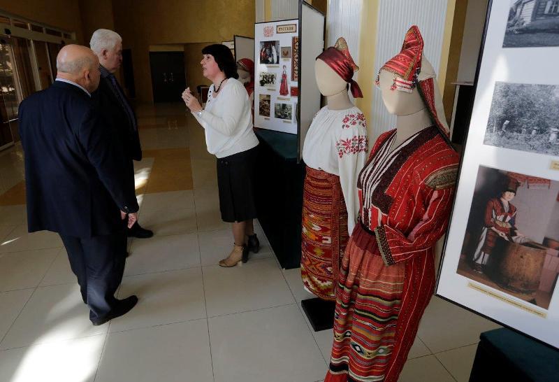 Выставка Саратовского областного музея краеведения в Правительстве области